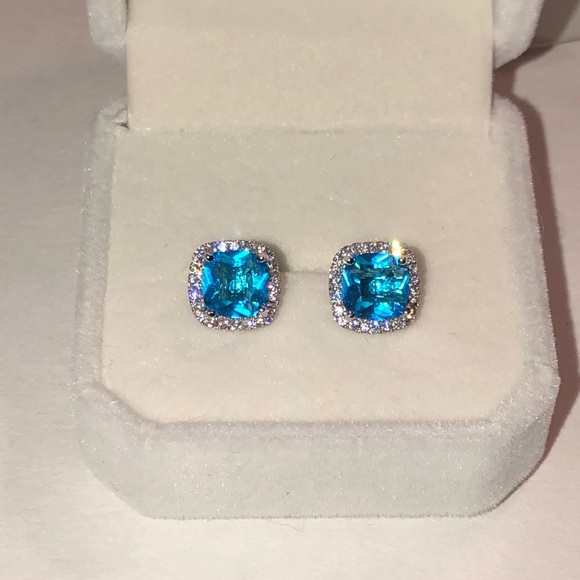 💕 RESTOCKING! Blue Princess Cut Halo Earrings - Picture 5 of 6